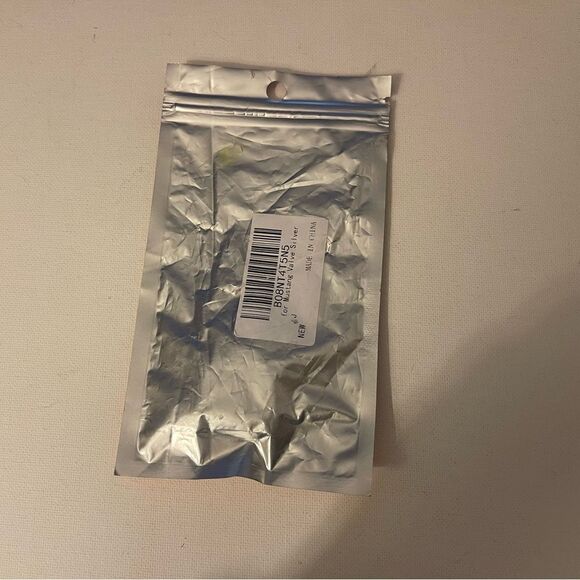 Mustang Logo valve Stem caps in Silver set of 5 NWT - Picture 4 of 5